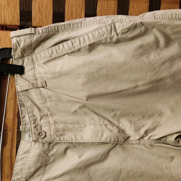 Calvin Klein tan shorts - Picture 6 of 7